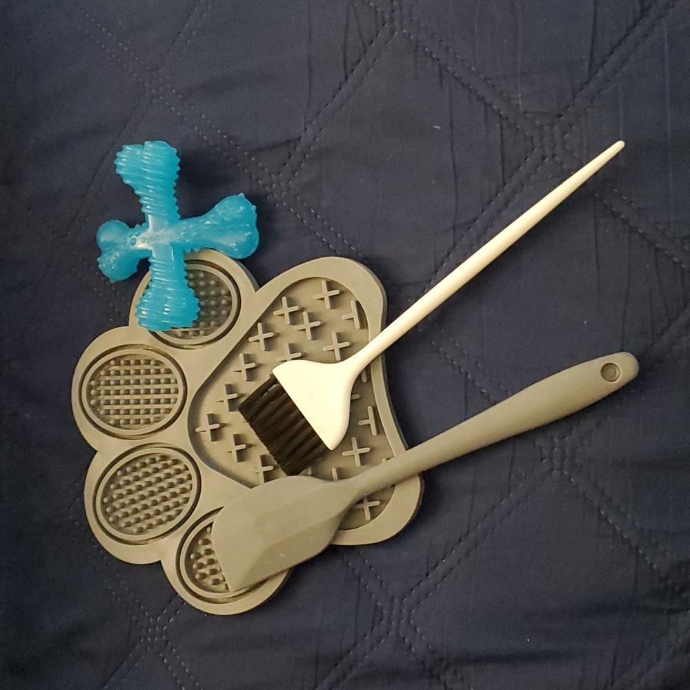 Pet lick mat set